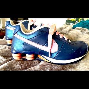 Never Worn NIKE sneakers